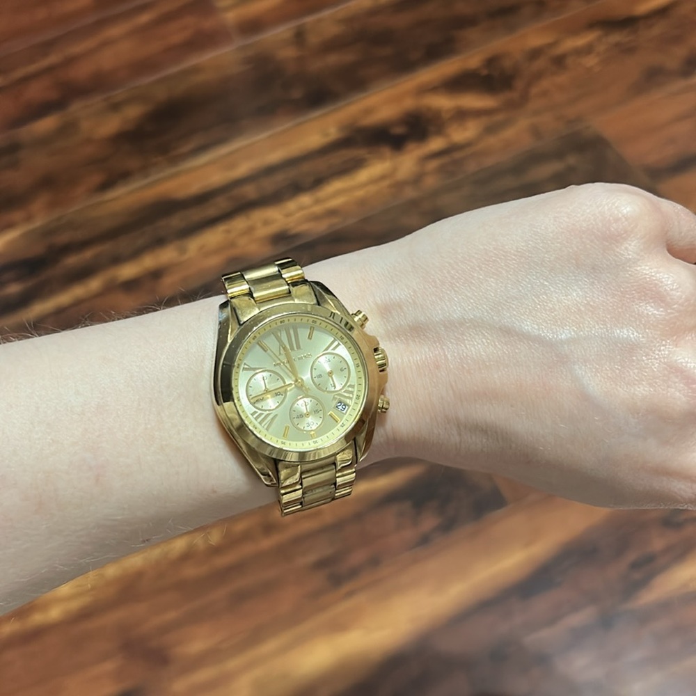 Michael Kors Women’s Watch Gold Tone - Picture 2 of 8
